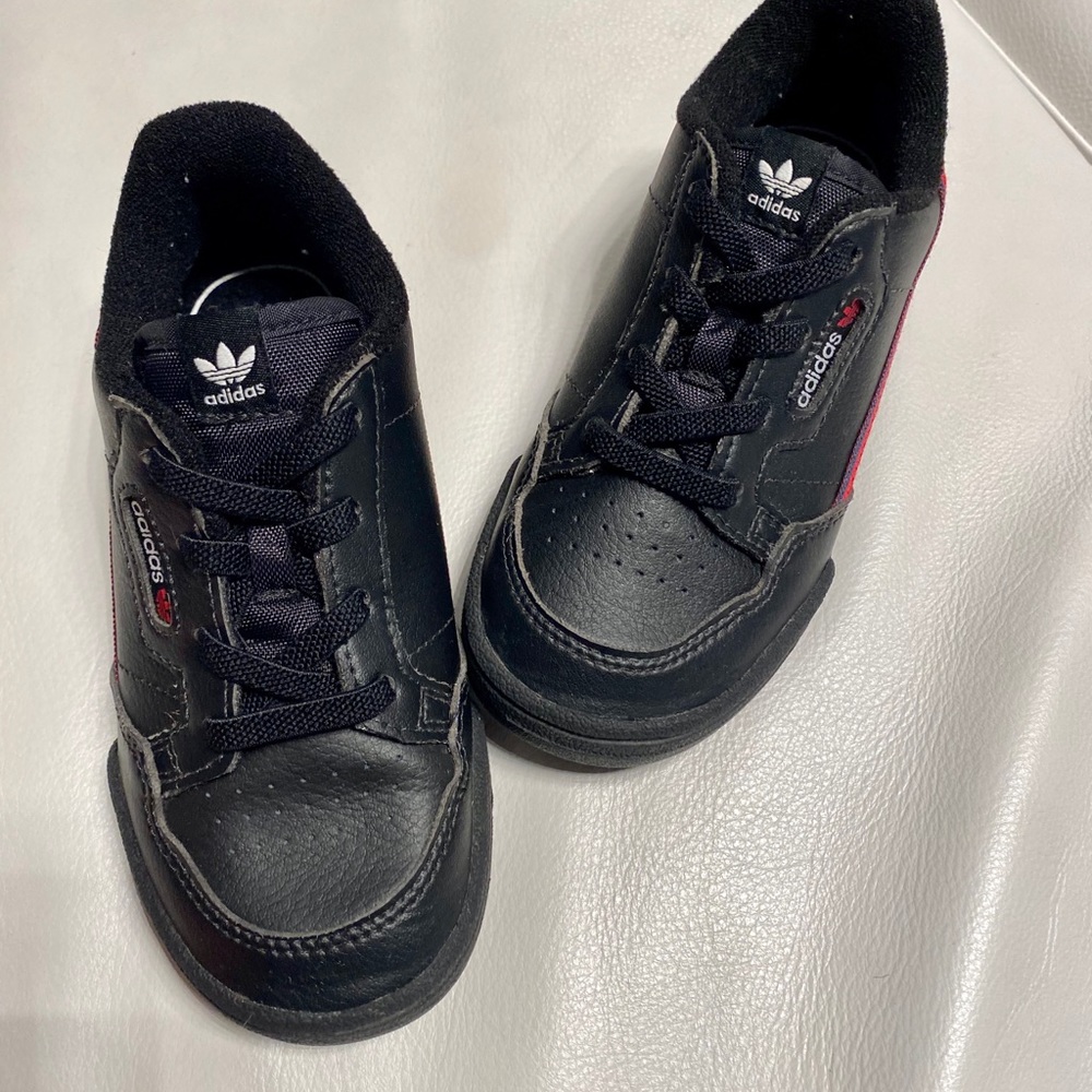 Adidas Sneakers